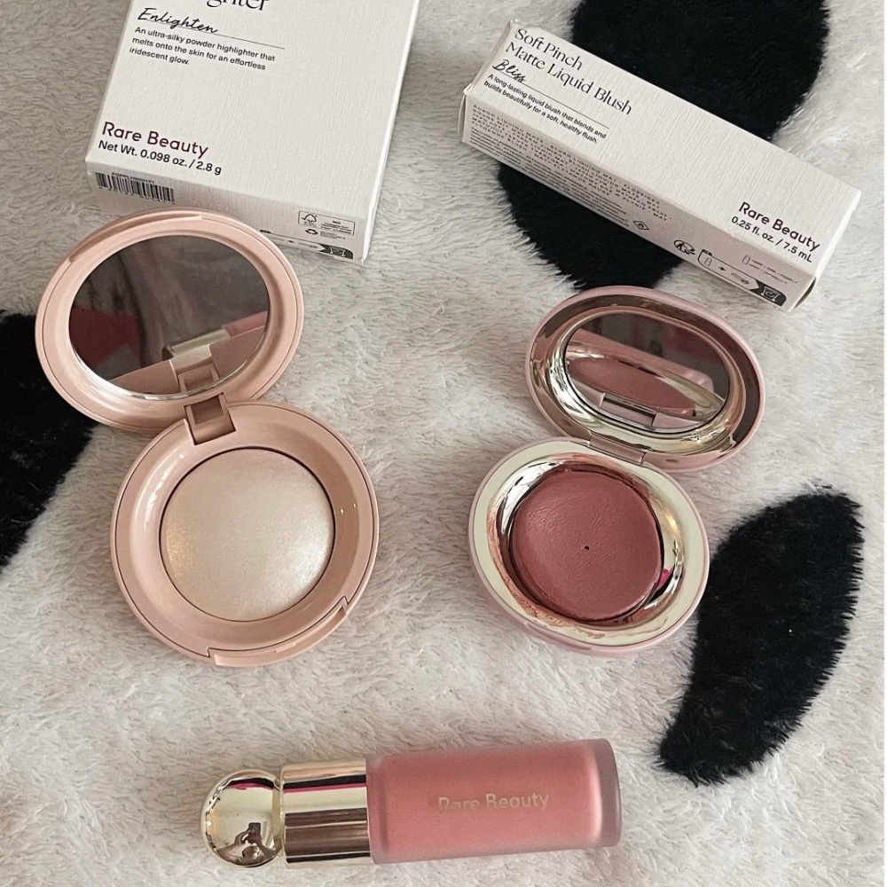 Rare Beauty Highlighter Long L - Rare Beauty Makeup Highlighter review and price
